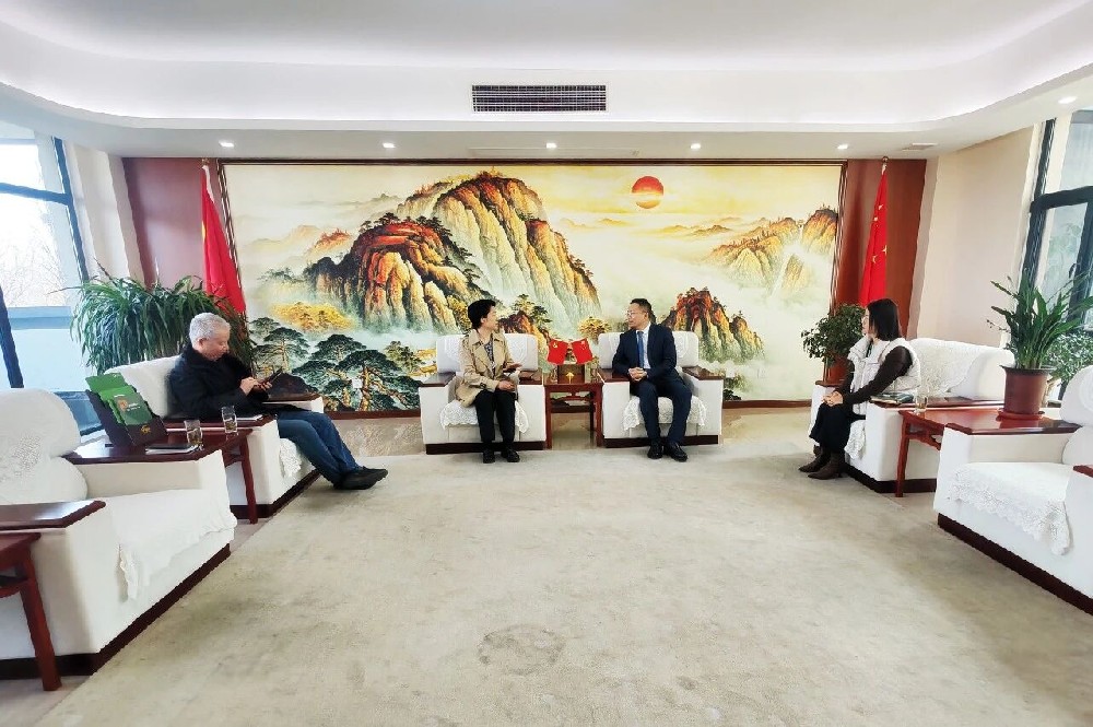 青岛市城阳区科协党组书记、主席袁永红一行来访绿天使参观交流